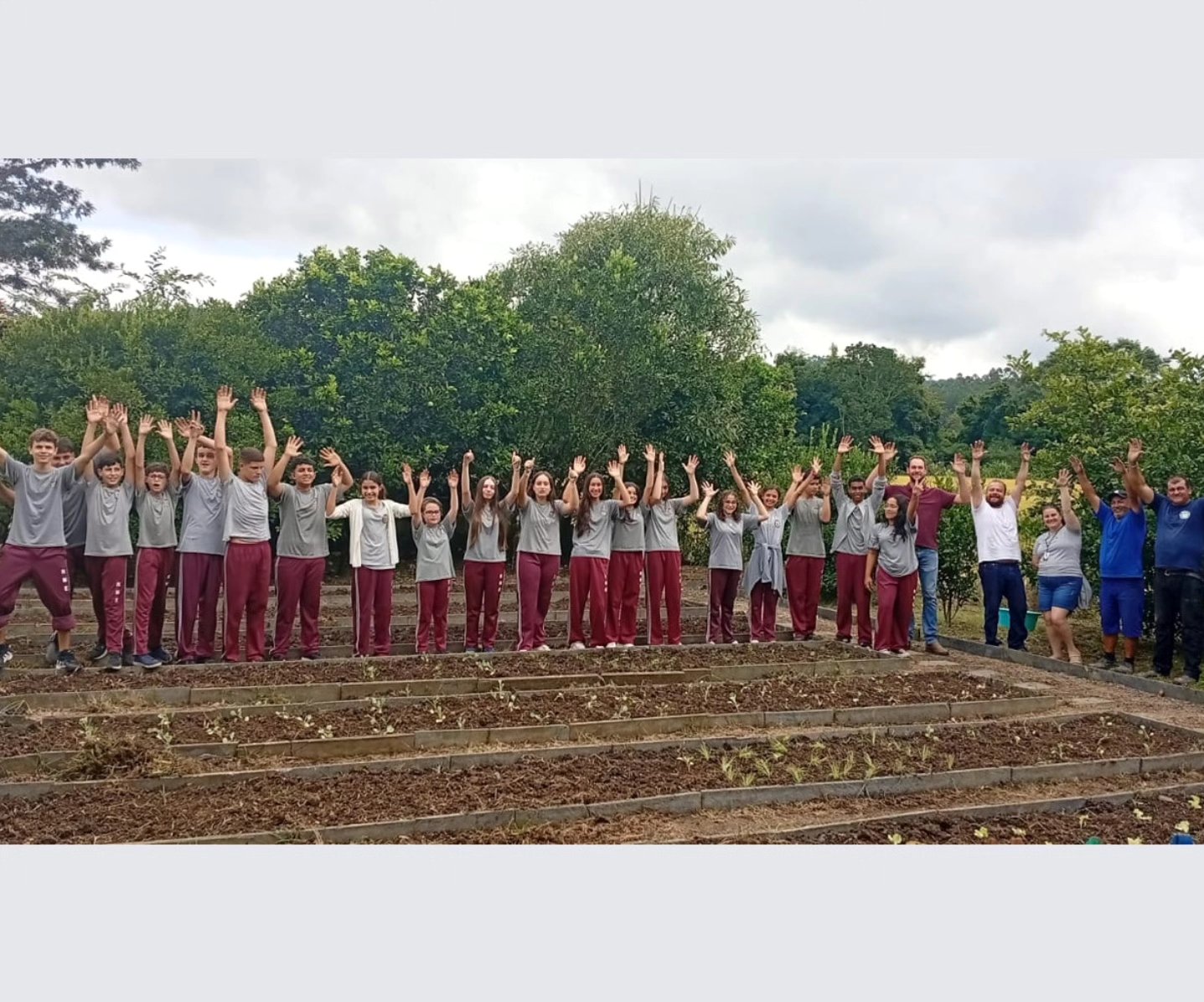 Estudantes de Pouso Redondo participam de projeto de horta escolar