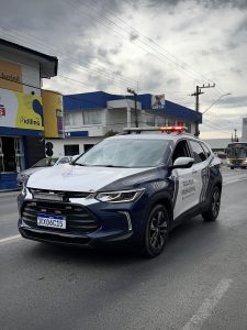 Homem é conduzido à delegacia após ameaçar familiares