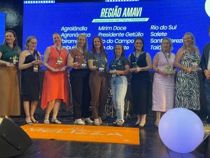 Rio do Sul é destaque no Fórum Undime SC 2025 e recebe “Selo Ouro da Criança Alfabetizada”
