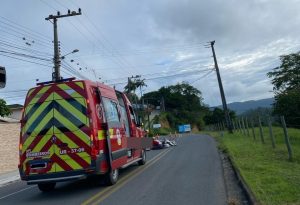 Motociclista fica ferido em acidente no bairro Pinheiro, em Presidente Getúlio