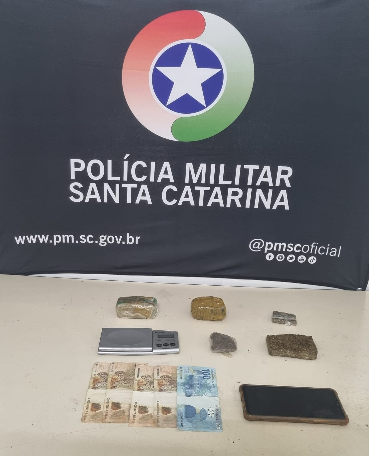 Homem é preso por tráfico de drogas no bairro da Velha, em Blumenau