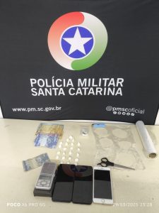 Casal é preso por tráfico de drogas no bairro Fortaleza, em Blumenau