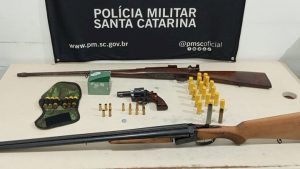 Homem é preso após ameaçar ex-companheira com arma de fogo