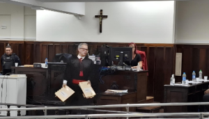 Tribunal do Júri de Lages condena homem por tentativa de homicídio contra a mãe e armazenamento de drogas