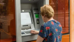 Aposentados e pensionistas do INSS poderão consultar antecipação do 13º salário a partir do dia 17
