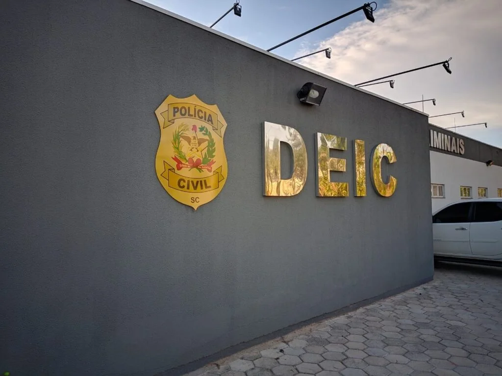 Delegacia de Capturas prende condenado por estupro de vulnerável em Florianópolis
