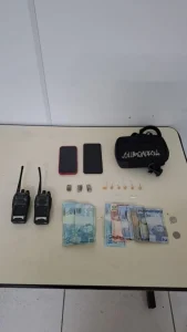 Polícia Militar frustra tentativa de furto e prende dupla por tráfico de drogas em Blumenau