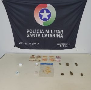 Adolescente de 17 anos é apreendido por tráfico de drogas