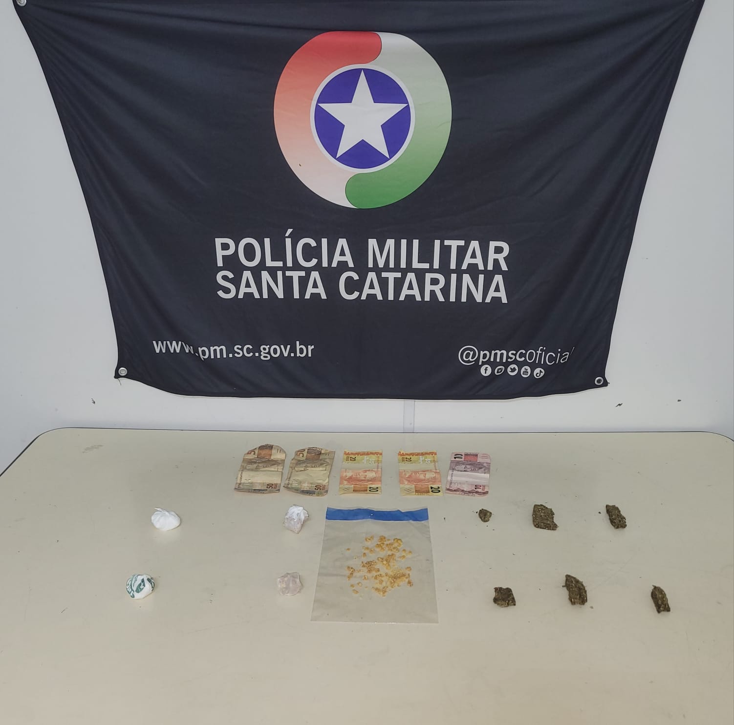 Adolescente de 17 anos é apreendido por tráfico de drogas