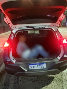 Homem é detido após tentar agredir funcionários de estabelecimento em Rio do Sul
