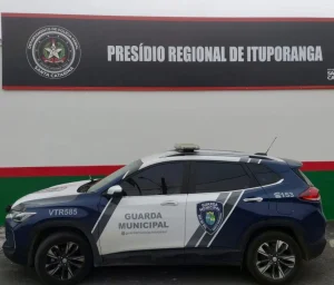 Guarda Municipal prende mulher após reiterados furtos em estabelecimento comercial.
