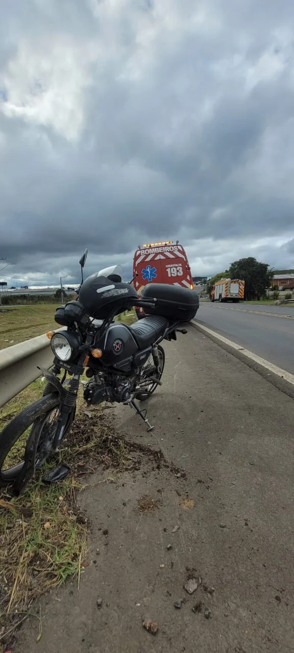 Motociclista fica ferido em acidente na BR-282