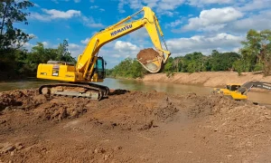 Obras de desassoreamento avançam em Rio do Sul com remoção de ilha e limpeza das margens