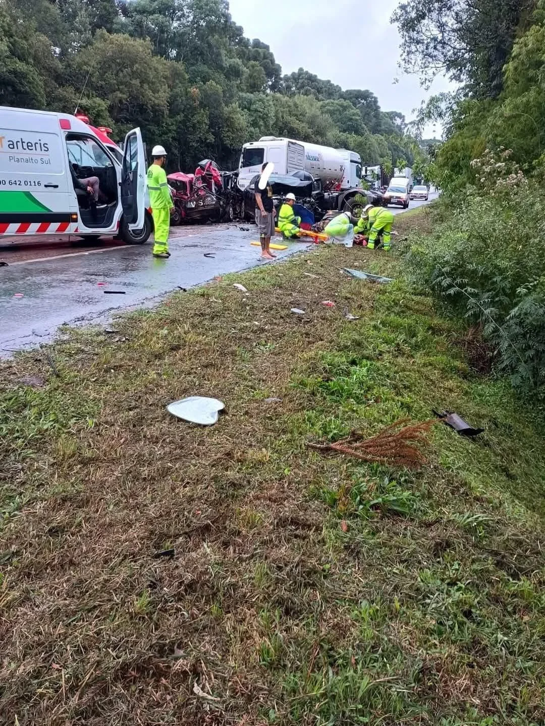 Grave engavetamento deixa três mortos e cinco feridos na BR-116, em Itaiópolis