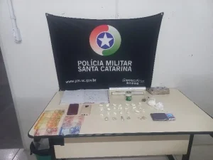 Homem é preso por tráfico de drogas em condomínio em Blumenau