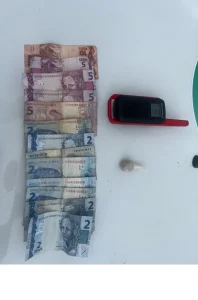 Polícia Militar apreende drogas e rádio comunicador em local conhecido por tráfico em Blumenau