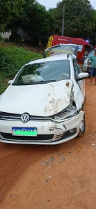 Colisão envolve automóvel e retroescavadeira em Ascurra