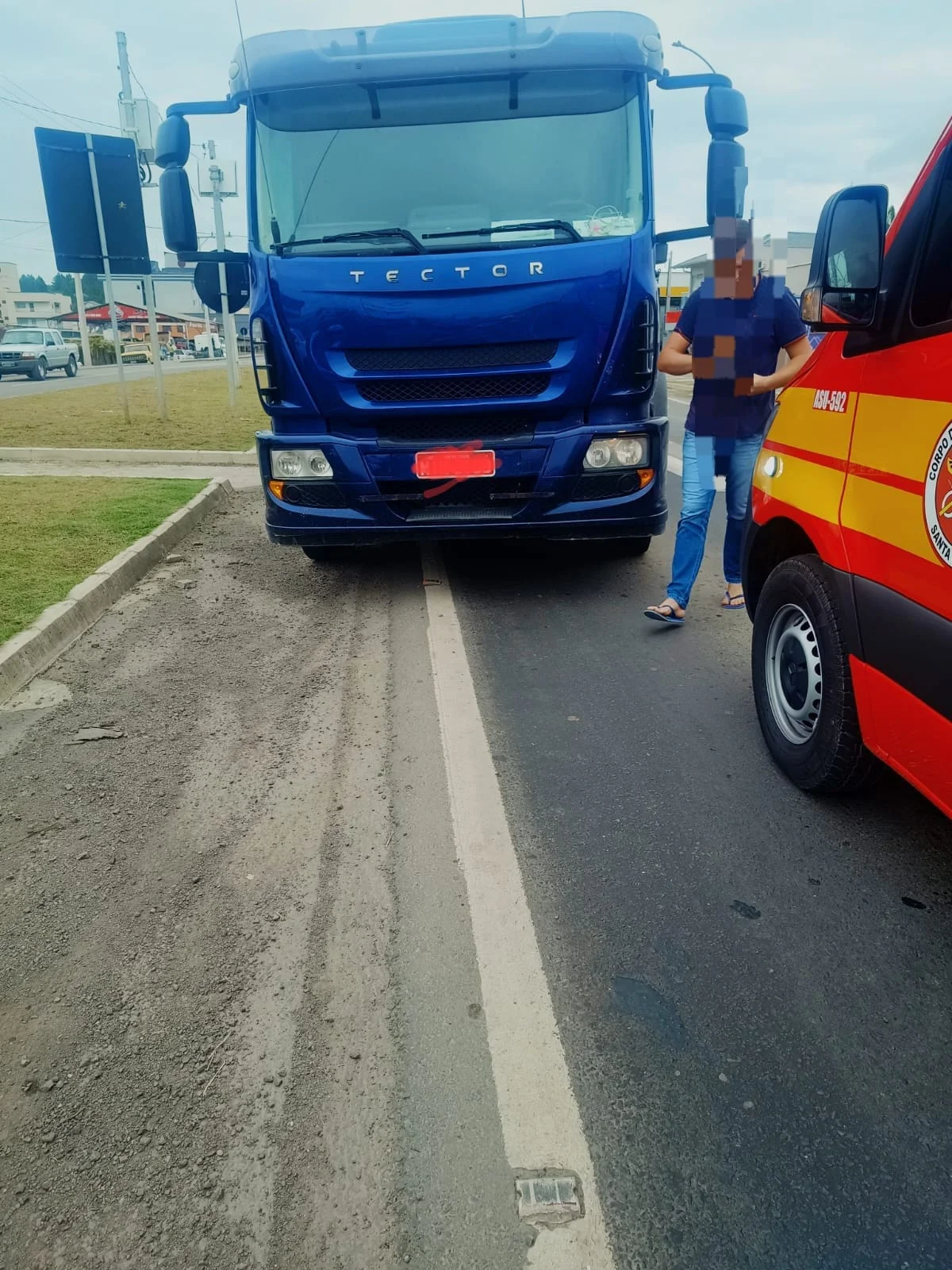 Idoso é atropelado por caminhão na BR-470, em Pouso Redondo