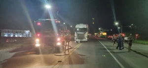 Jovem morre em colisão entre motocicleta e caminhão na BR-470, em Rio do Sul