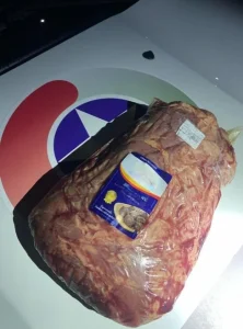 Homem é detido por furto de carne e tenta simular desmaio para evitar abordagem