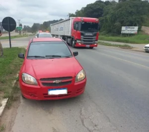 Automóvel com registro de furto é recuperado pela Polícia Militar na tarde desta segunda- feira em Rio do Sul