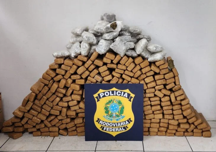 Homem foragido por homicídio é preso com mais de 170 kg de maconha em SC
