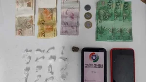 Ações em Brusque resultam na apreensão de drogas, dinheiro e cédulas falsas