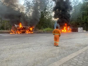 Tragédia na Serra de Corupá: acidente com micro-ônibus de atletas deixa dois mortos na BR-280