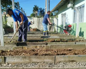 Horta escolar ganha novo impulso em Pouso Redondo com apoio da Secretaria de Desenvolvimento Rural