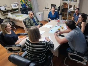 Prefeitura de Pouso Redondo e sindicato discutem melhorias no vale-alimentação dos servidores
