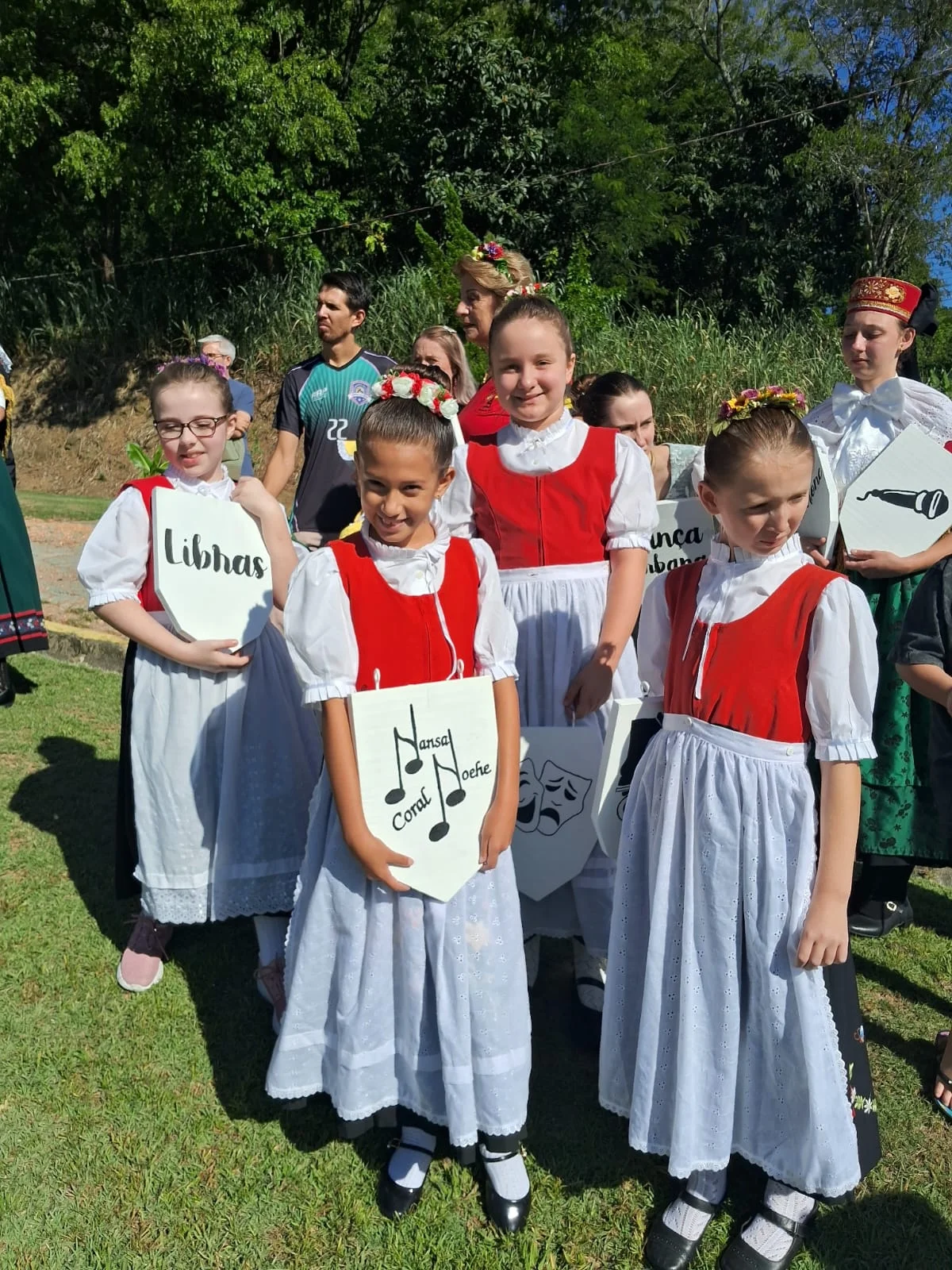 Tradição Alemã é celebrada em Ibirama com instalação do Maibaum pelo Grupo Folclórico Neu Bremen Volkstanzgruppe