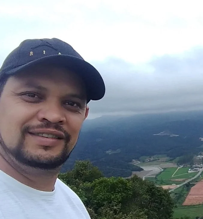 Motociclista morre em acidente com caminhão na BR-470