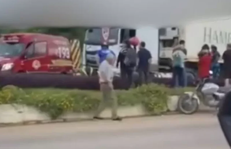 Ciclista fica gravemente ferido em acidente envolvendo carreta em Ascurra