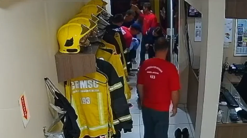 Família pede socorro em quartel após bebê engasgar com leite materno, em Taió
