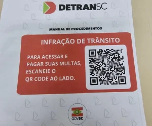 Detran/SC alerta população sobre golpe da multa no para-brisa do carro