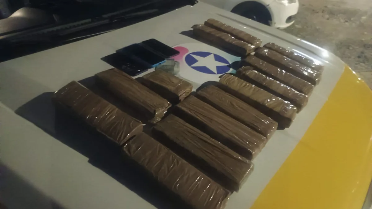 Casal é preso com mais de 8 kg de maconha durante abordagem em SC