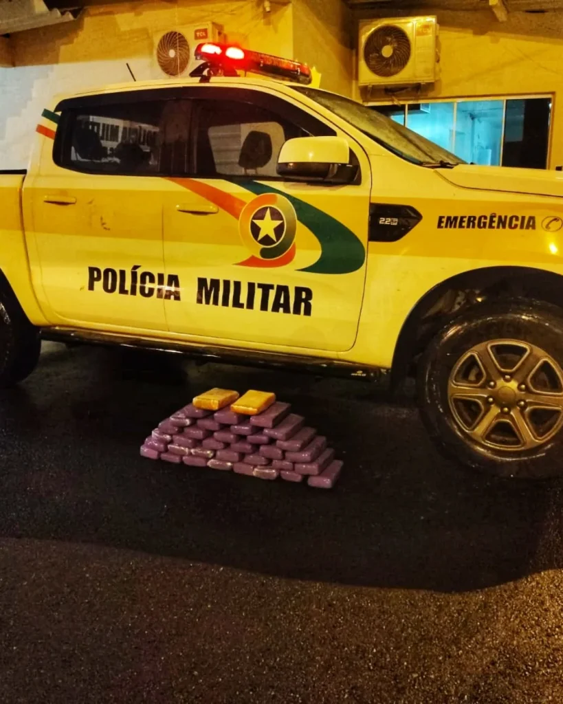 Jovem de 19 anos transportava mais de 20 km de maconha em ônibus abordado em SC