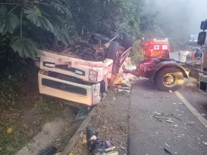 Homem fica preso às ferragens após acidente na Serra da Santa, em Pouso Redondo