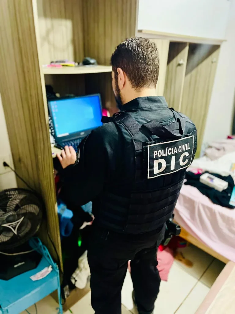 Operação prende líderes e advogados que auxiliavam facção criminosa catarinense