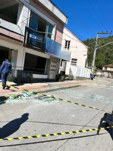 Explosão em lanchonete mobiliza equipes do Corpo de Bombeiros Militar