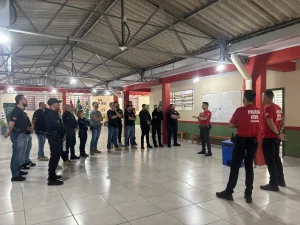 4 anos após ataque à creche em Saudades, policiais participam de curso contra ameaças à escolas