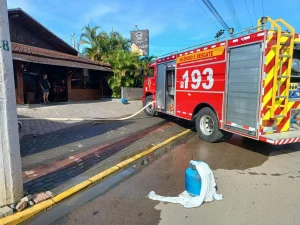 Bombeiros atendem incêndio em estabelecimento comercial de Presidente Getúlio