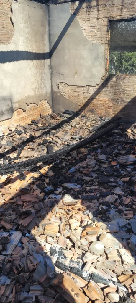 Casa é destruída por incêndio em Otacílio Costa