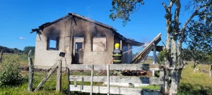 Casa é destruída por incêndio em Otacílio Costa