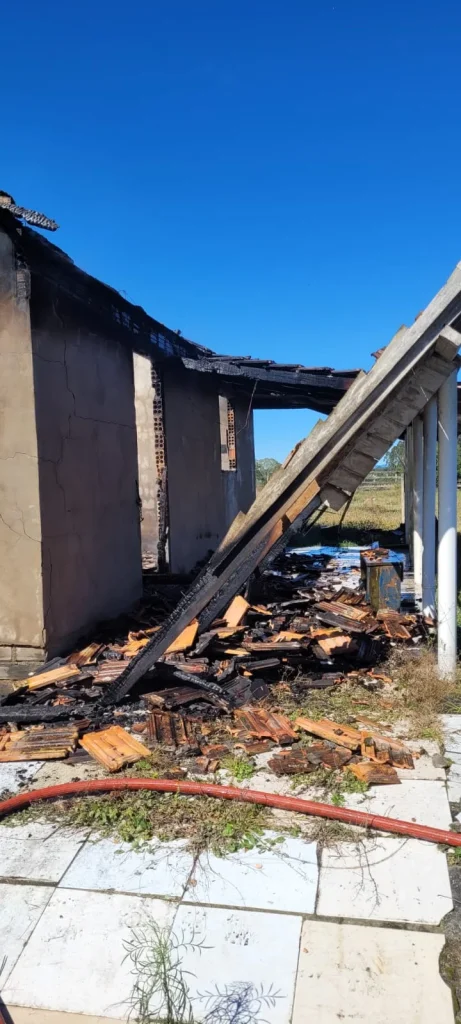 Casa é destruída por incêndio em Otacílio Costa