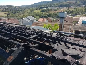 Três pessoas ficam feridas em incêndio na Barra do Trombudo, em Rio do Sul