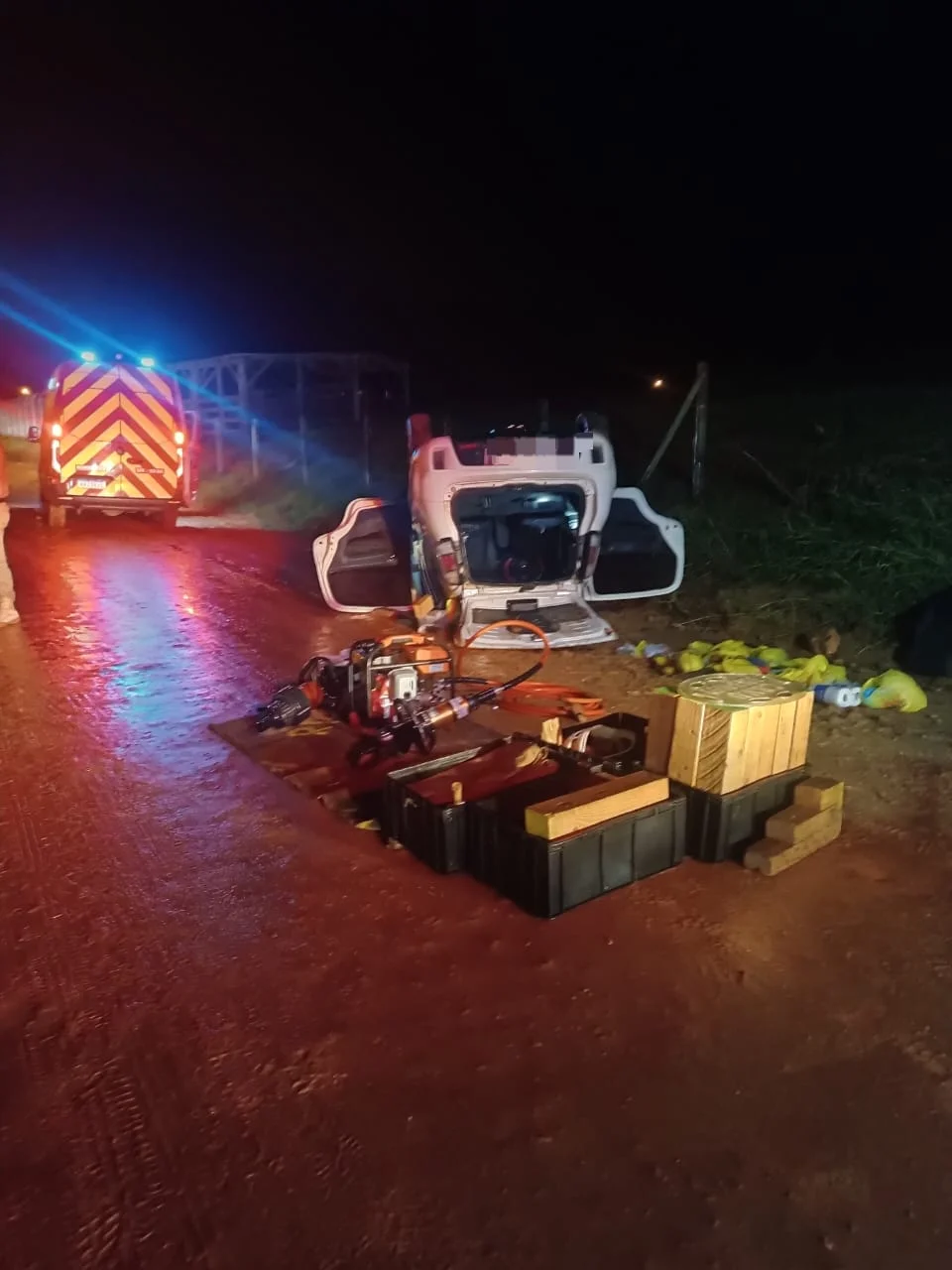 Capotamento em via rural de Ascurra deixa uma vítima fatal e outra ferida