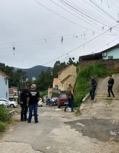 Polícia Civil faz operação após tentativa de ataque a viatura com Delegado-Geral em Florianópolis