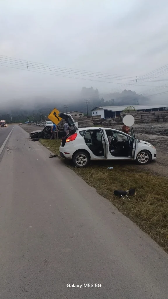 Jovem de 26 anos fica ferida em acidente na BR-470, em Trombudo Central