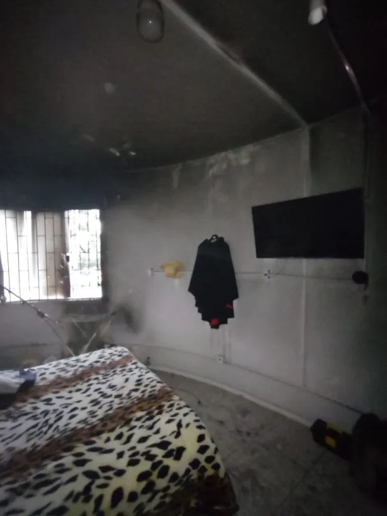 Bombeiros controlam incêndio em apartamento no 2º andar de prédio, em Lages